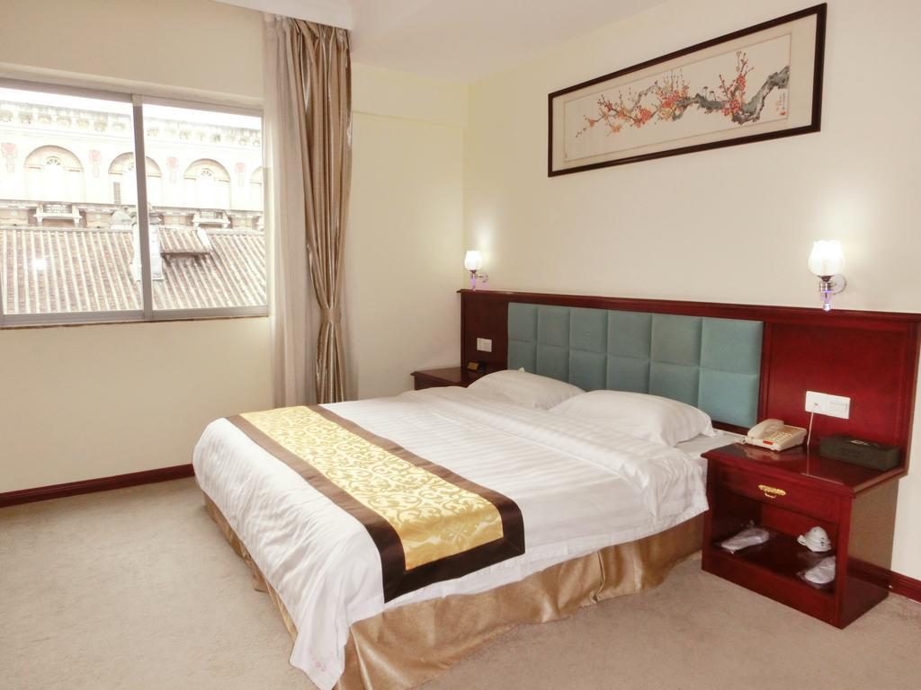 Guangdong Oversea Chinese Hotel Guangzhou Bagian luar foto